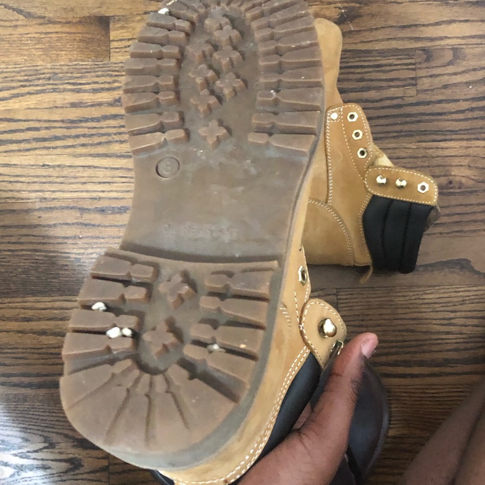 Shoes - Picture 4 of 6
